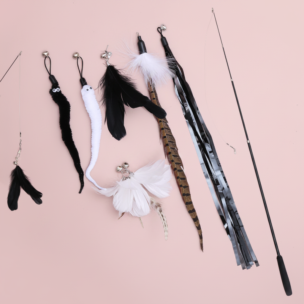 Telescopische kattenhengel met veren set - roze achtergrond